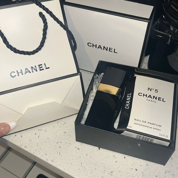 Chanel No 5 RARE REFILLABLE ATOMIZER,PLUS,Spray bottle,Ribbon, 2 BOXES,& ONE BAG - Picture 9 of 12